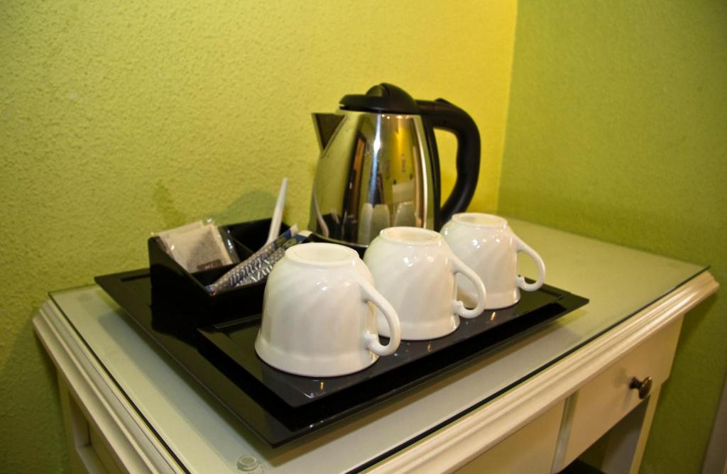 Hostal Los Alpes Madrid Room photo