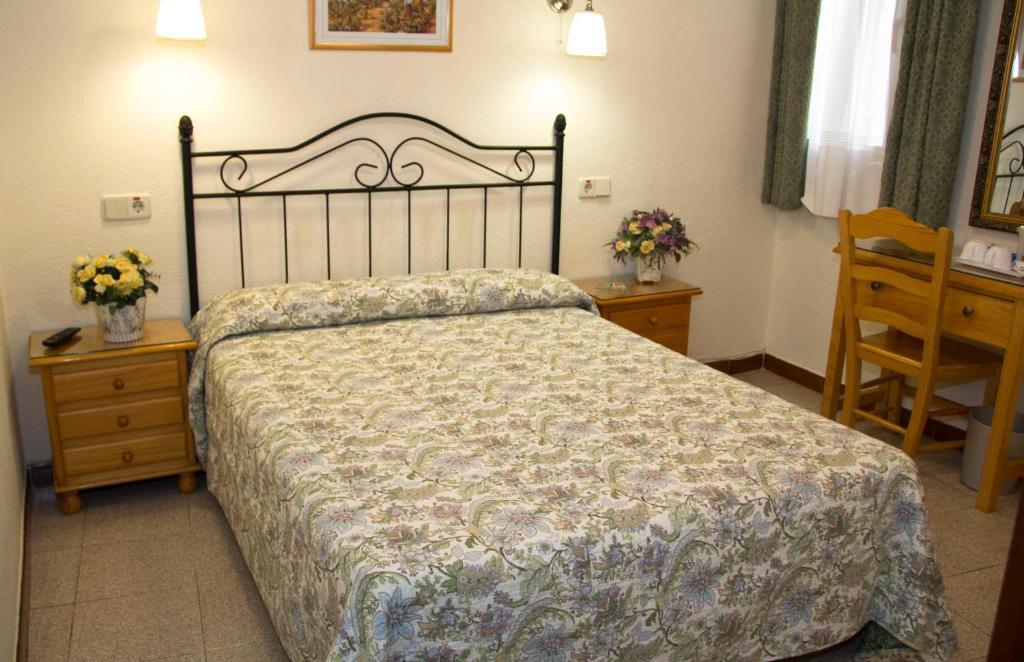 Hostal Los Alpes Madrid Room photo