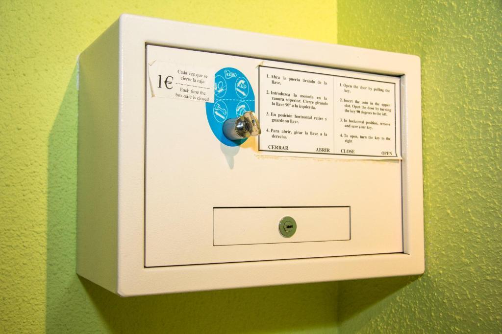 Hostal Los Alpes Madrid Room photo